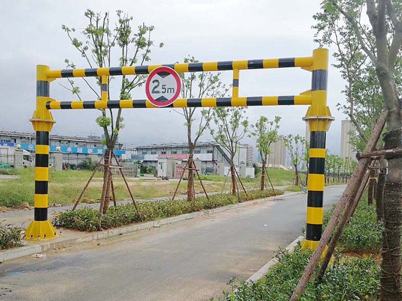 限高标志牌：规范车辆高度，防止道路损坏