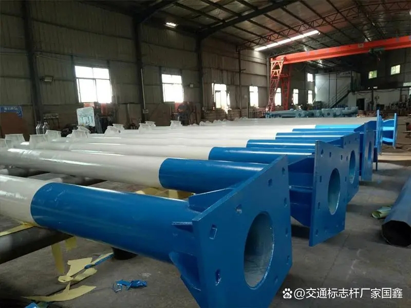 永泰交通标志杆：道路交通的守护者